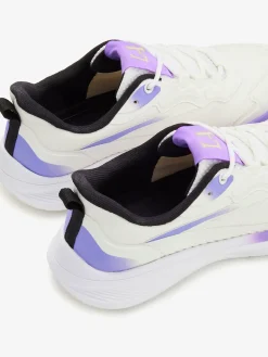 Baskets détails contrastés pour un look raffiné