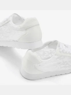Baskets sneakers avec dentelle tendance, effet légèrement transparent
