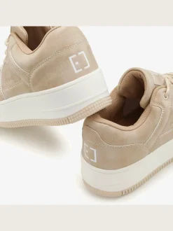 Baskets sneakers modernes avec semelle compensée légère