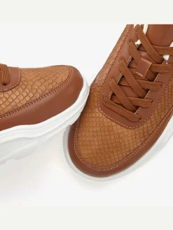 Baskets talon légèrement compensé au style chunky tendance