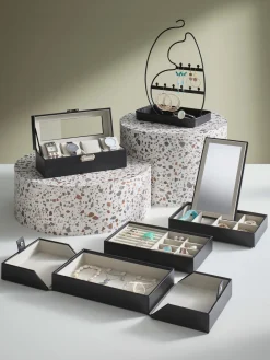 Boîte à bijoux empiècement transparent devant