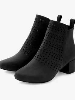 Bottines d'été à découpes tendance et talon bottier