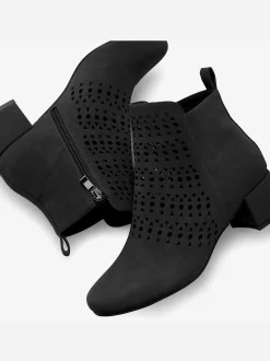 Bottines d'été à découpes tendance et talon bottier