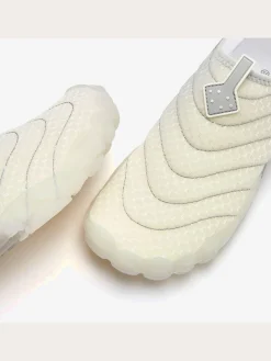 Chaussures aquatiques chaussures de bain respirantes en matière imperméable à séchage rapide avec fermeture auto-agrippante au talon