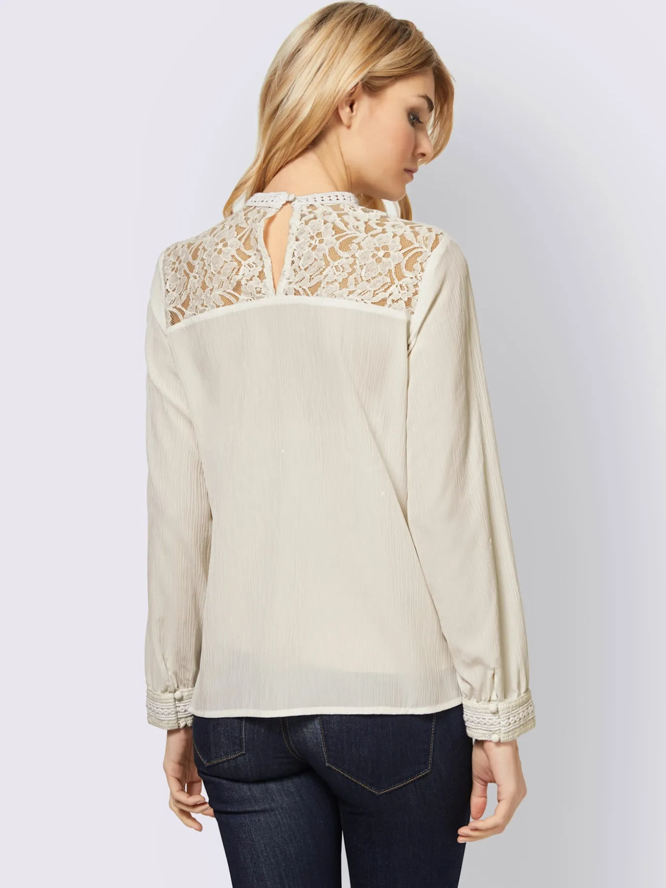 Chemisier à col montant dentelle crochetée au col et aux finitions des manches
