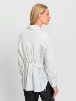 Chemisier largeur réglable à la taille grâce à la coulisse au dos