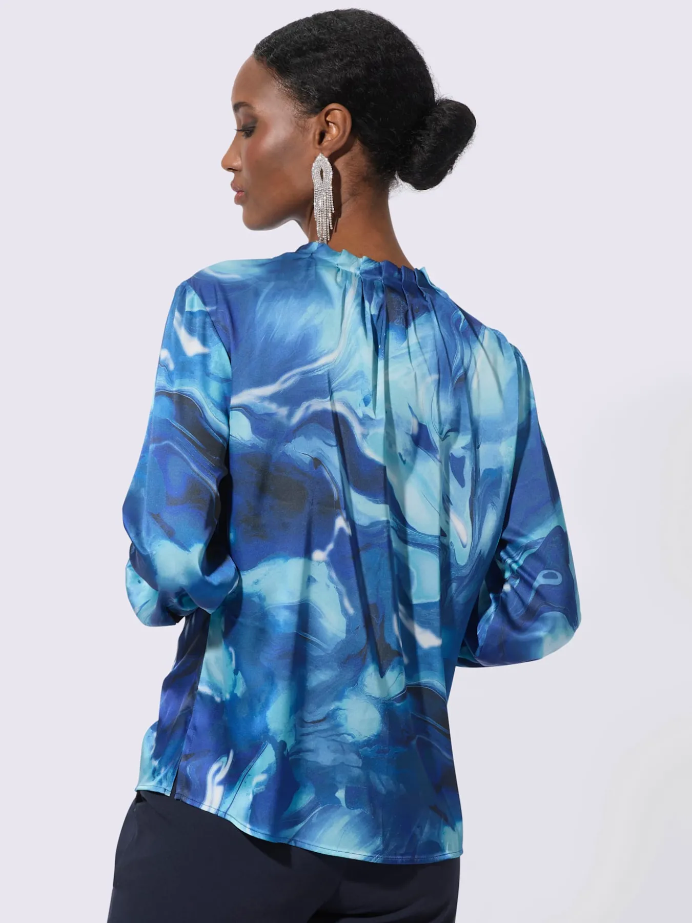 Chemisier satin mat élégant
