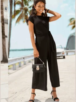 Combinaison pantalon large encolure ronde avec fermeture boutonnée au dos