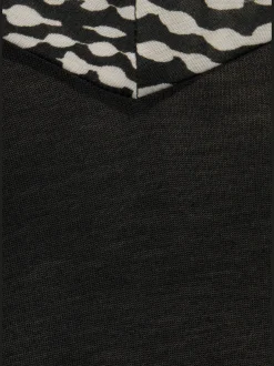Déshabillé court avec bordure contrastée à motifs sur l'encolure en v