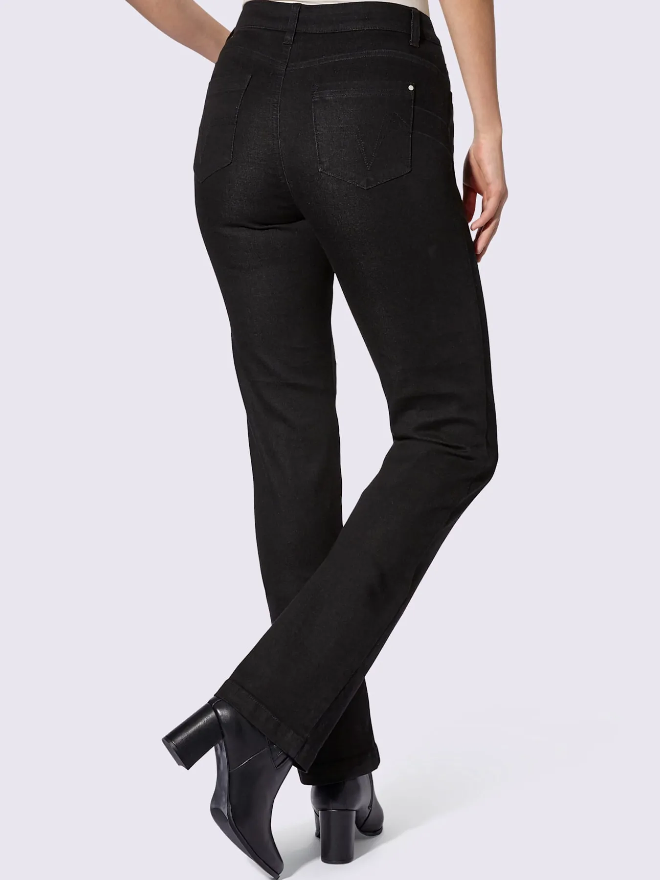 Jean 5 poches bouton fantaisie