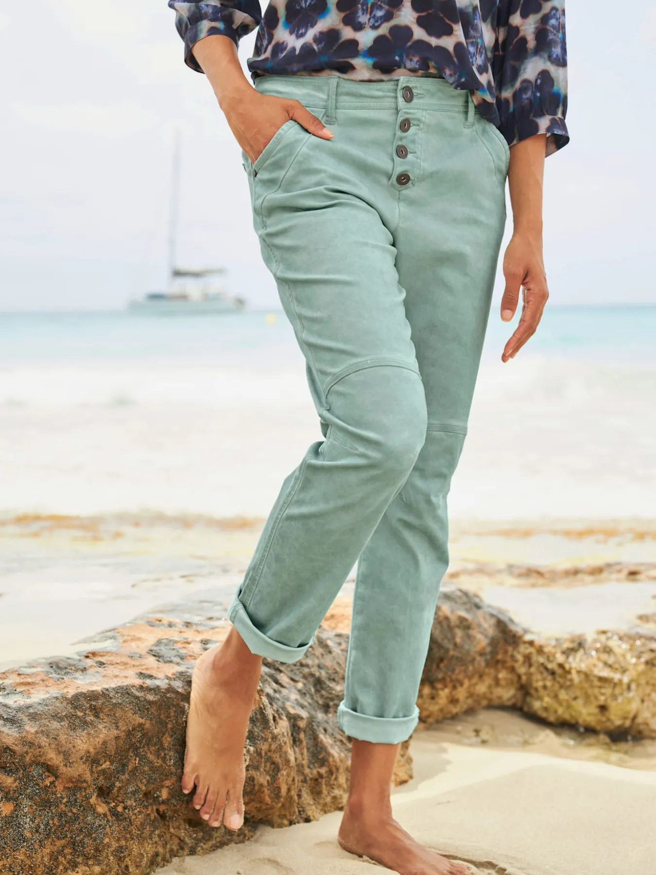 Jean 5 poches délavage spécial pour un coloris tendance