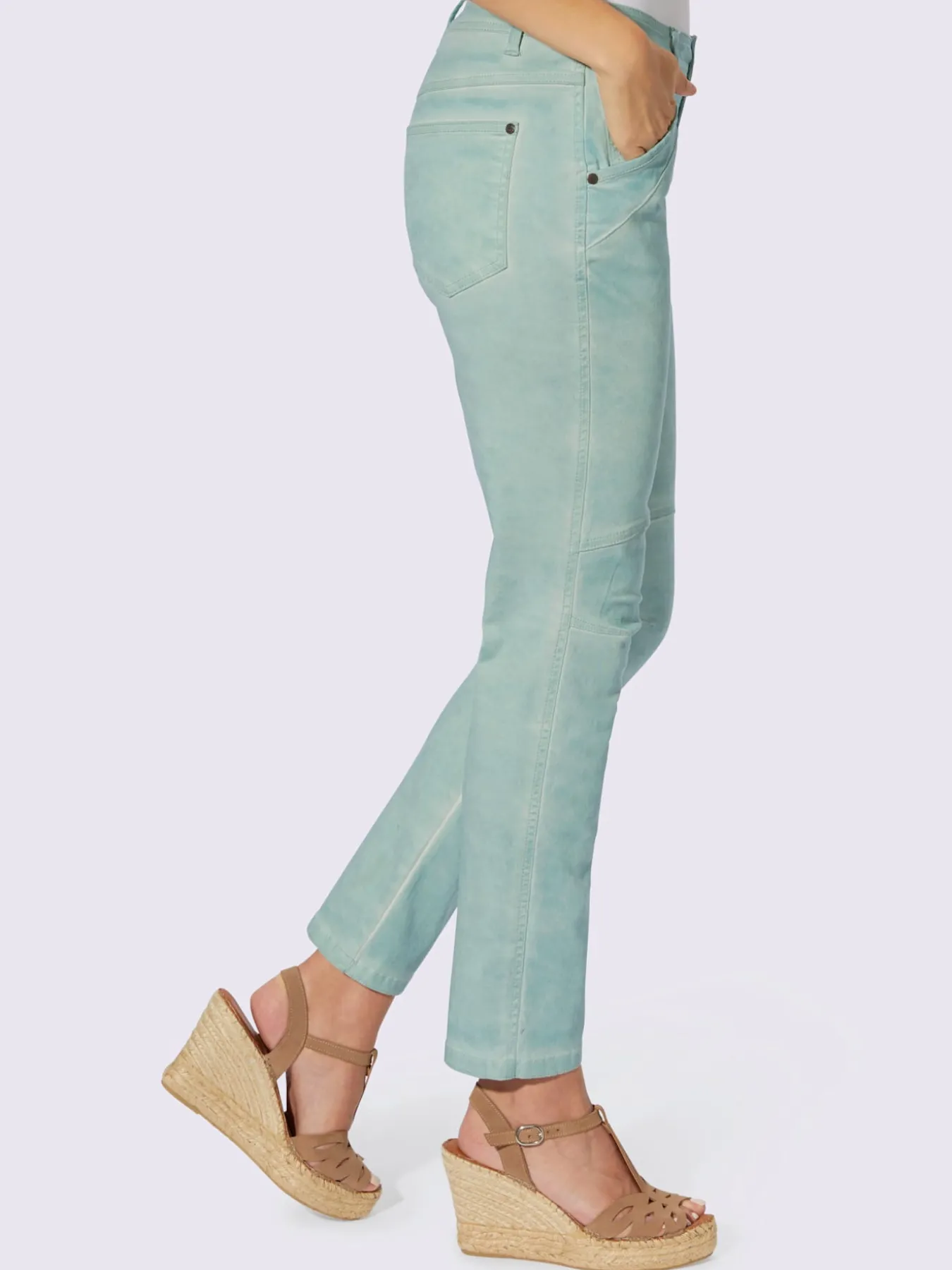 Jean 5 poches délavage spécial pour un coloris tendance