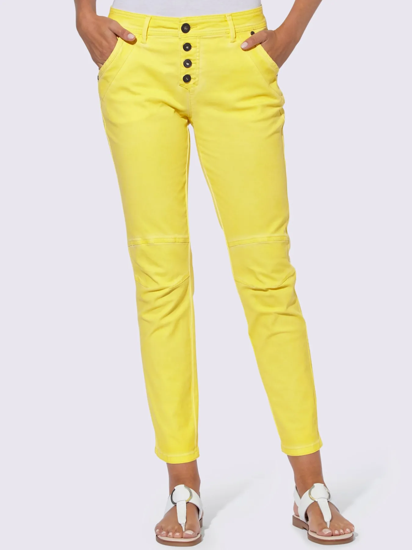 Jean 5 poches délavage spécial pour un coloris tendance