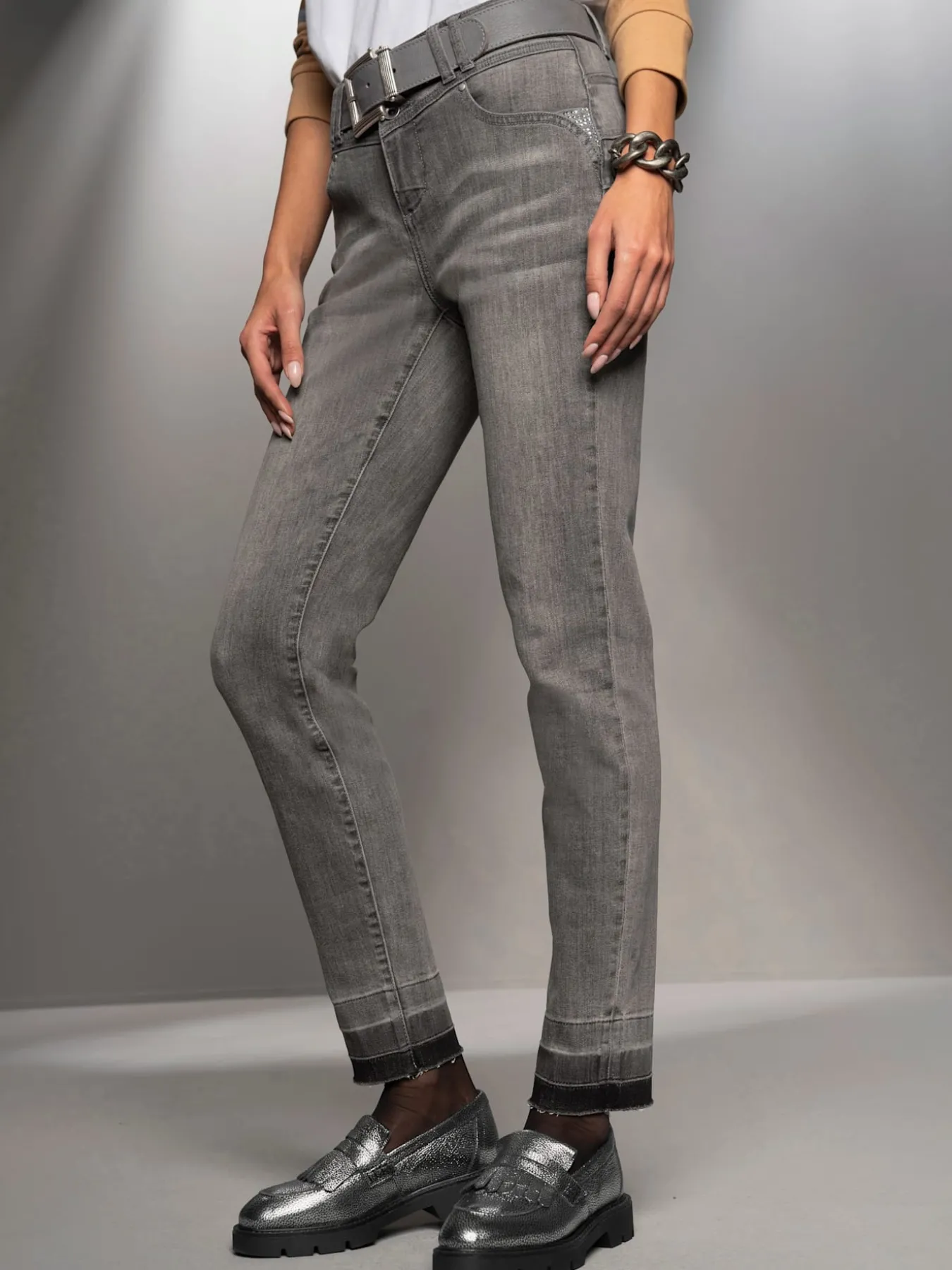 Jean skinny pierres brillantes sur les poches