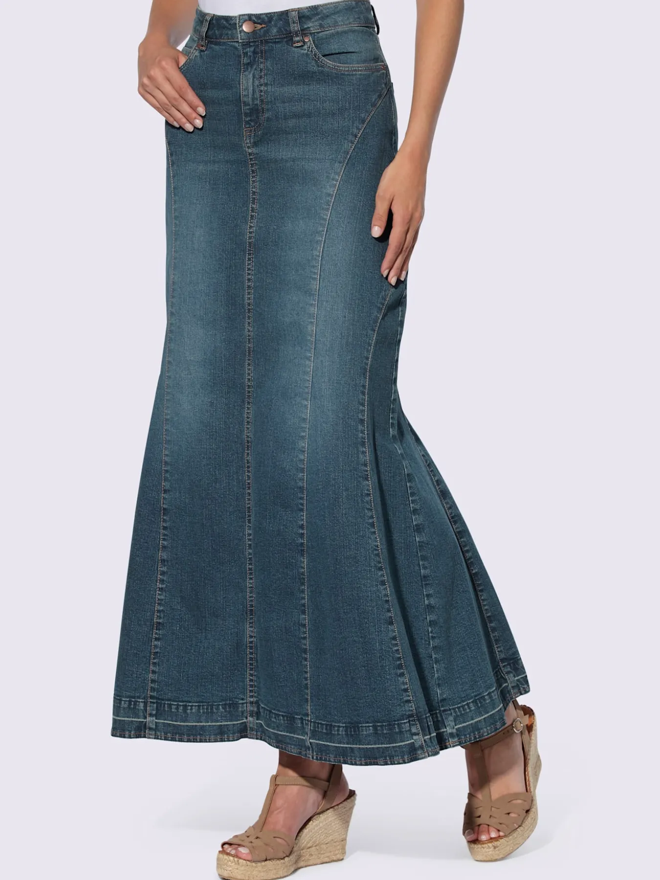 Jupe en jean coupe godet féminine