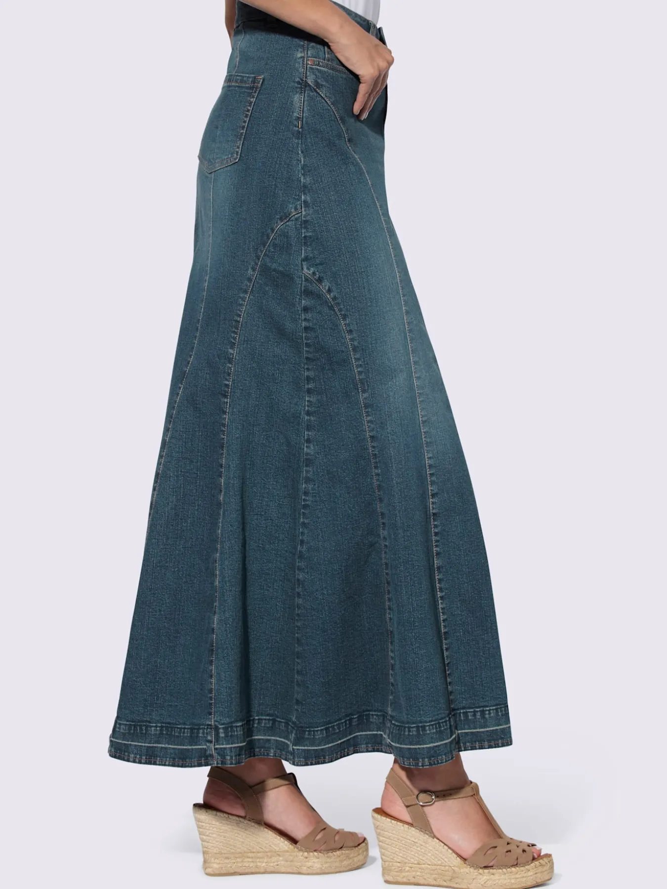 Jupe en jean coupe godet féminine