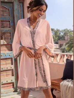 Kimono avec bordure contrastée à motifs sur le bord avant et à la finition des manches