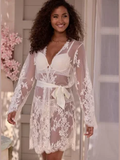 Kimono séduisant légèrement transparent