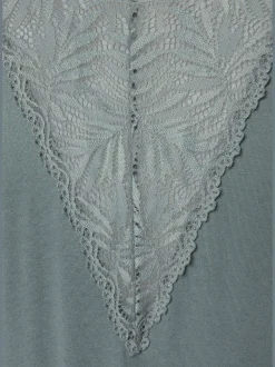 Élégant kimono maxi avec détails en dentelle