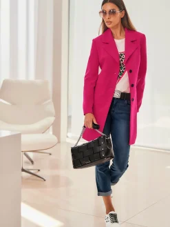 Manteau court matière douce au joli tombé