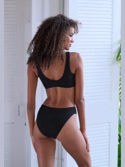 Monokini matière structurée aux couleurs classiques