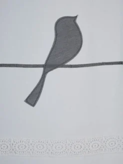 Panneau à tendre au niveau du cadre de la fenêtre