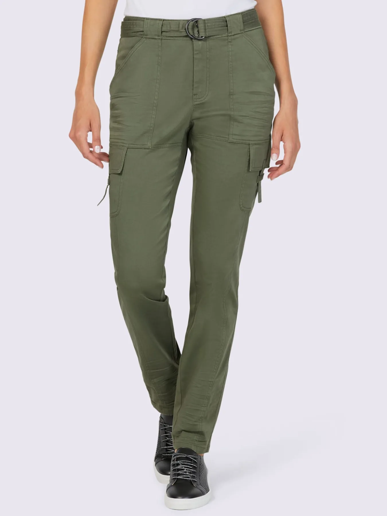 Pantalon cargo livré avec ceinture
