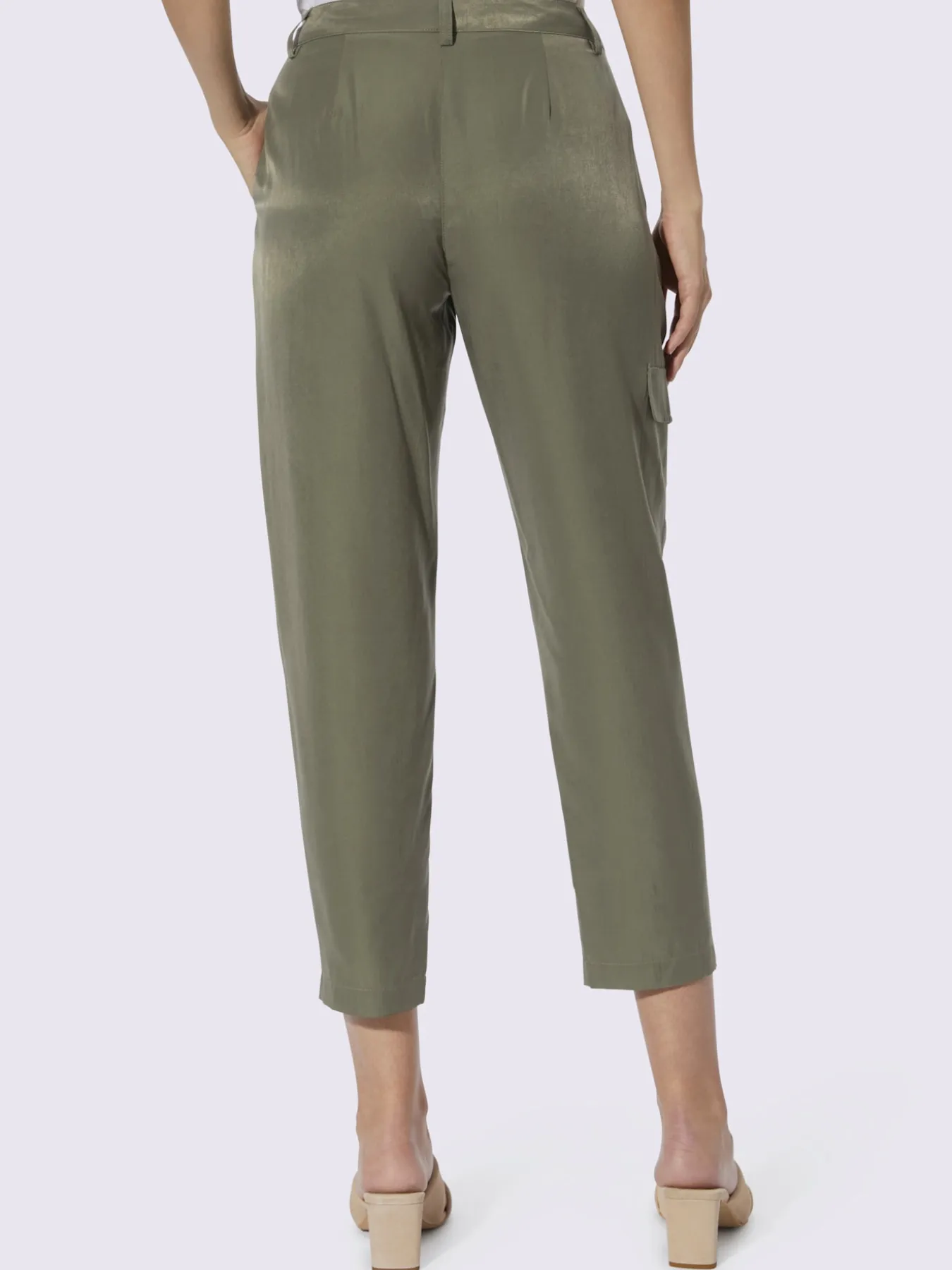 Pantalon cargo poche à rabat décorative sur le côté