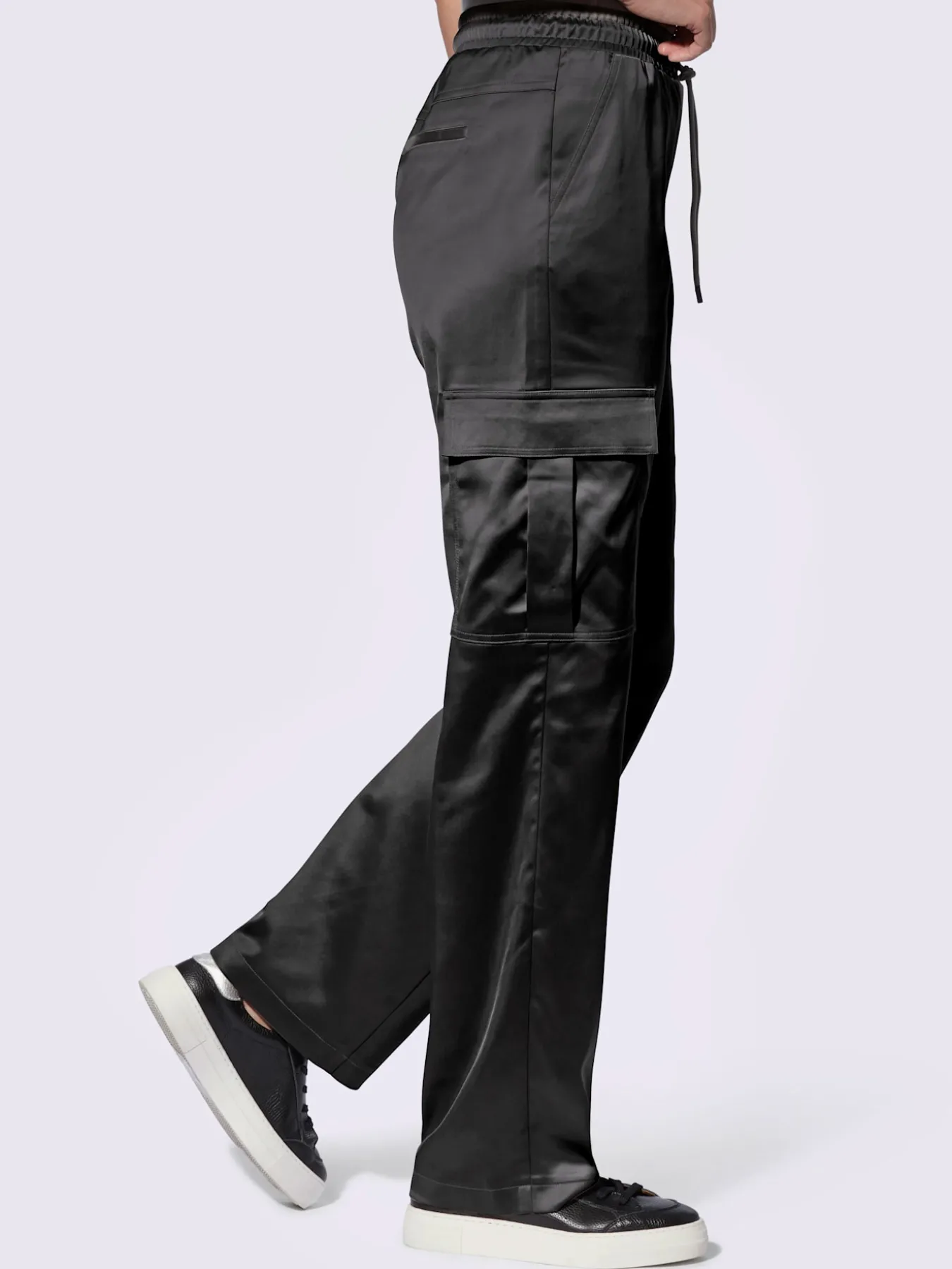 Pantalon cargo qualité satin légèrement brillante