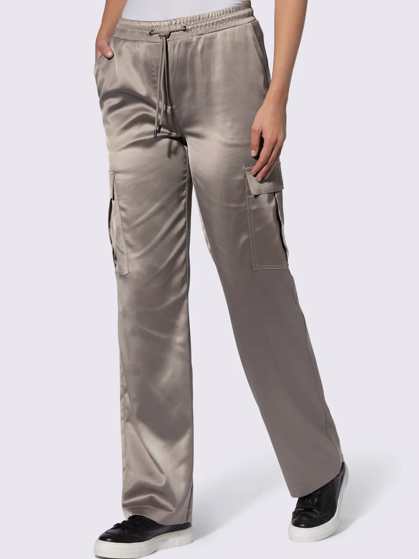 Pantalon cargo qualité satin légèrement brillante