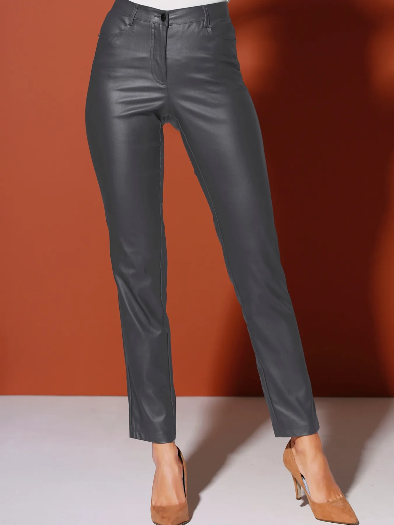 Pantalon effet enduit coupe féminine
