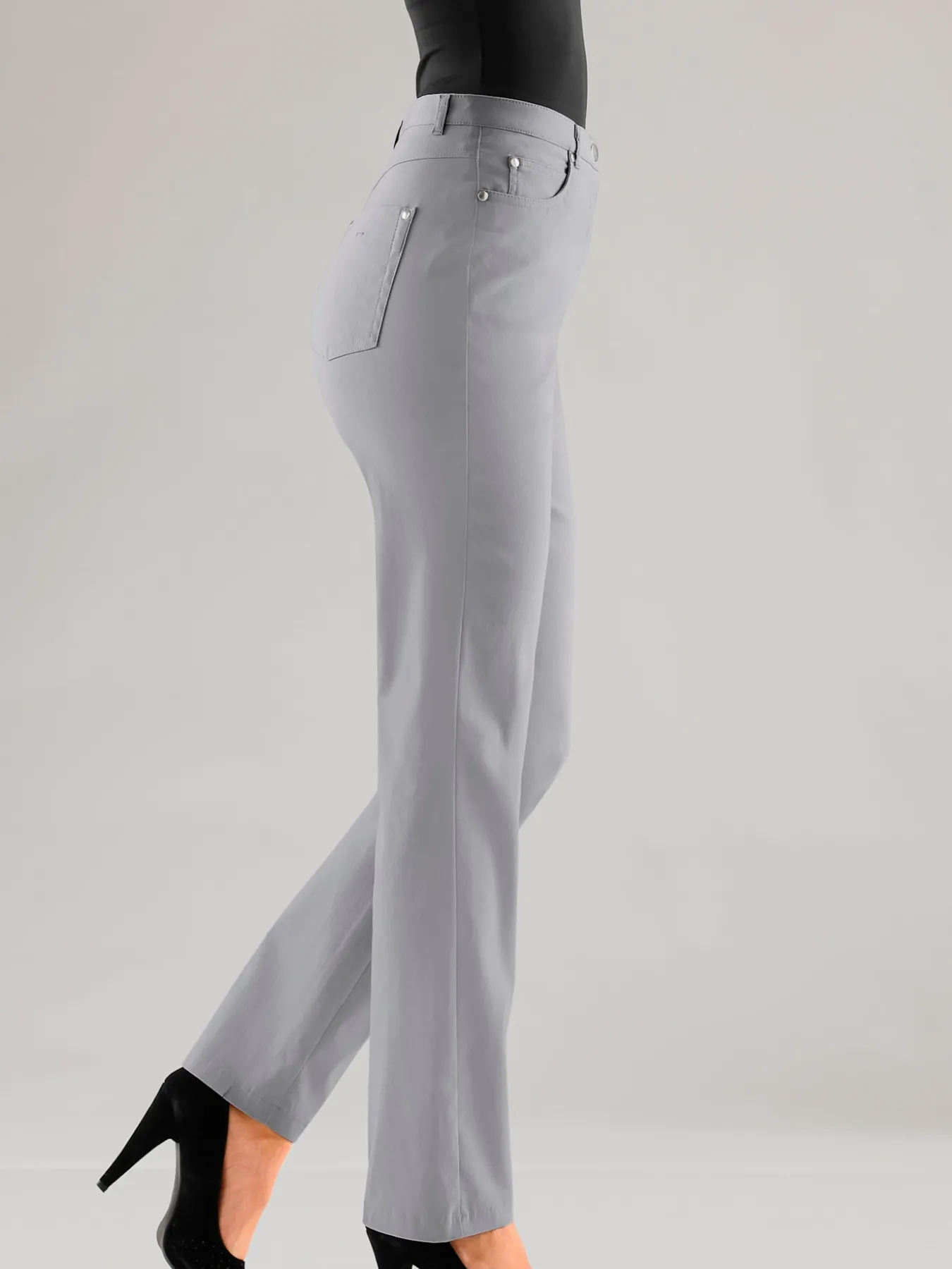 Pantalon féminin à coupe 5 poches classique