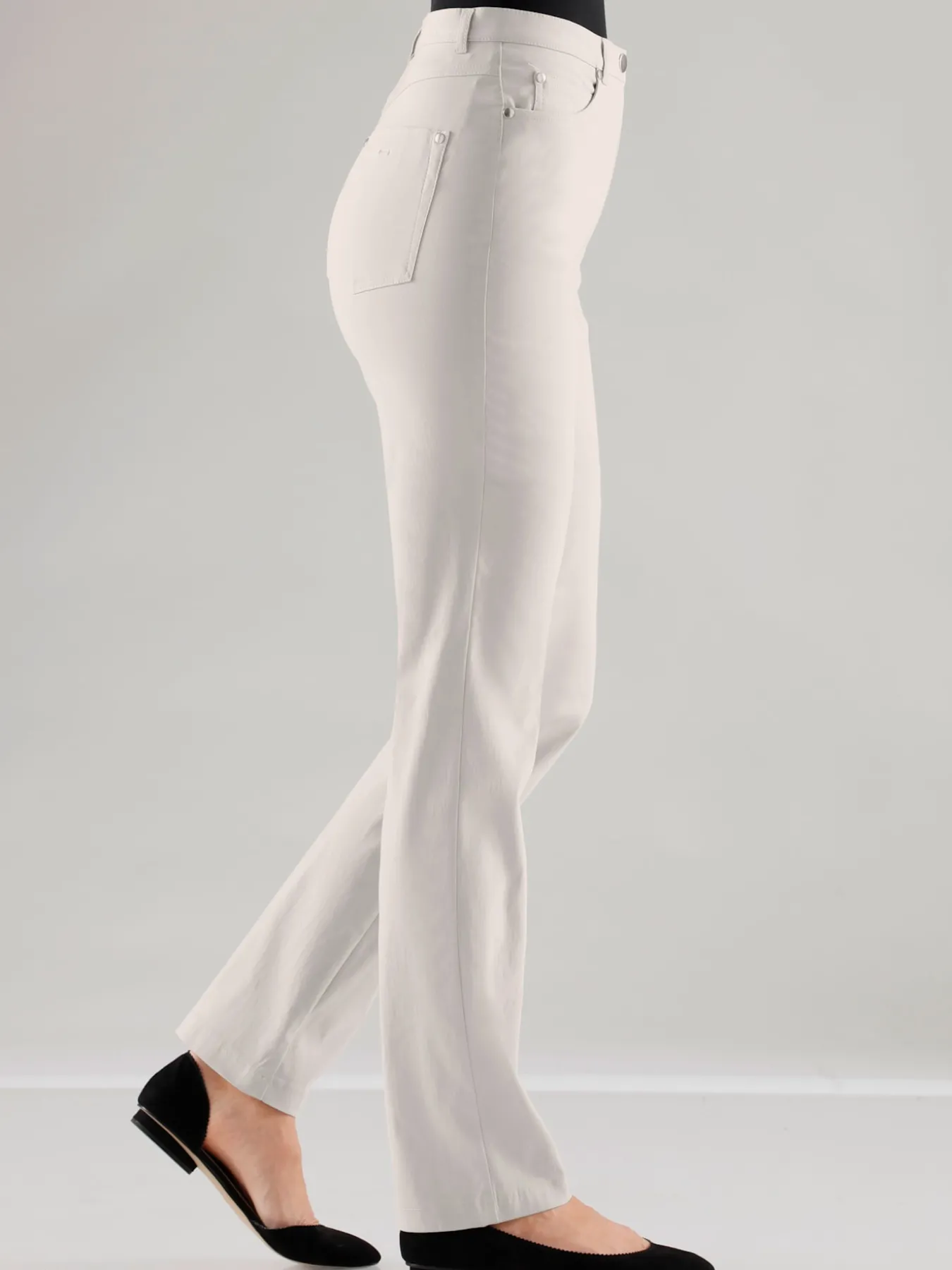 Pantalon féminin à coupe 5 poches classique