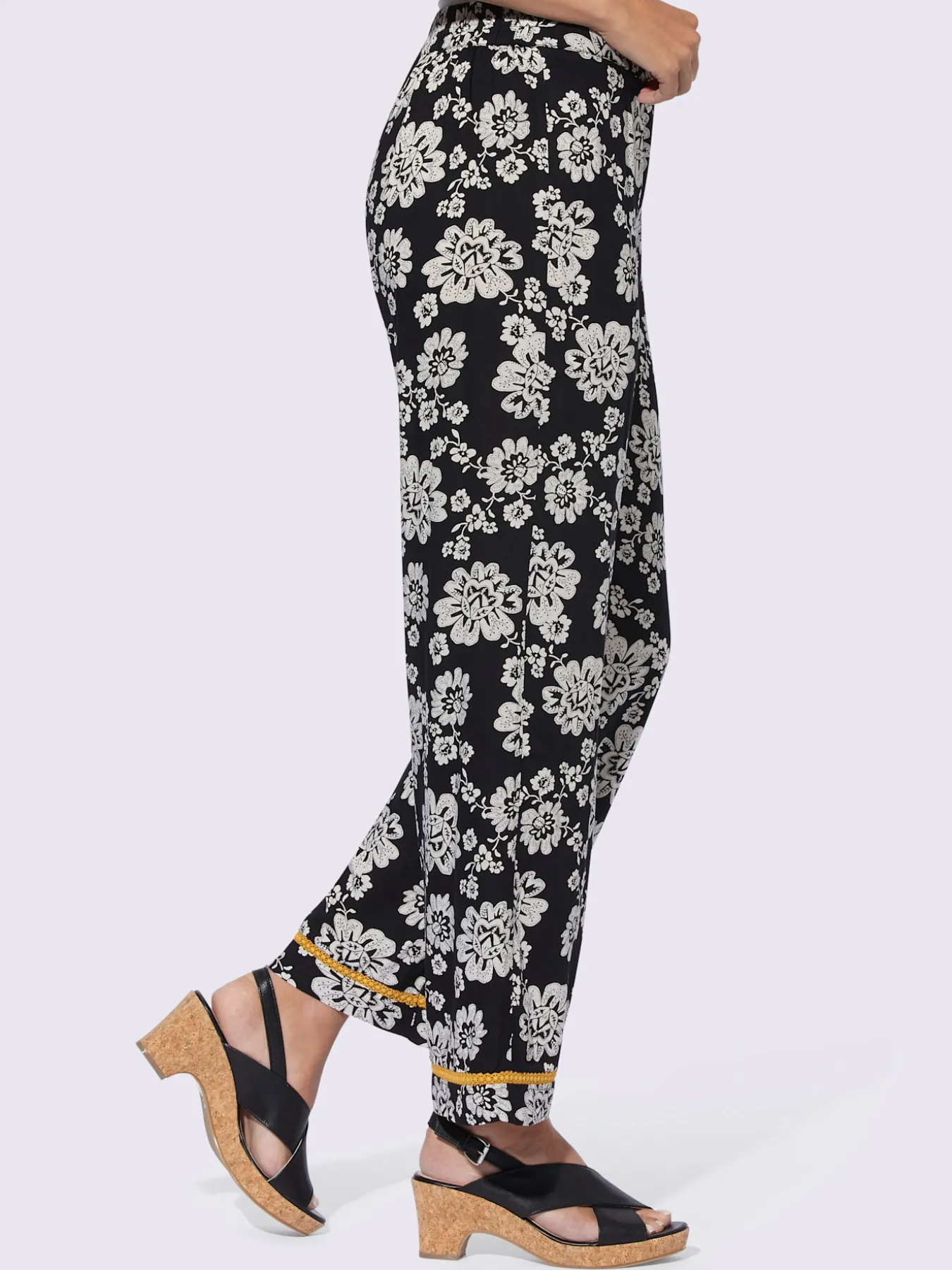 Pantalon imprimé motif floral