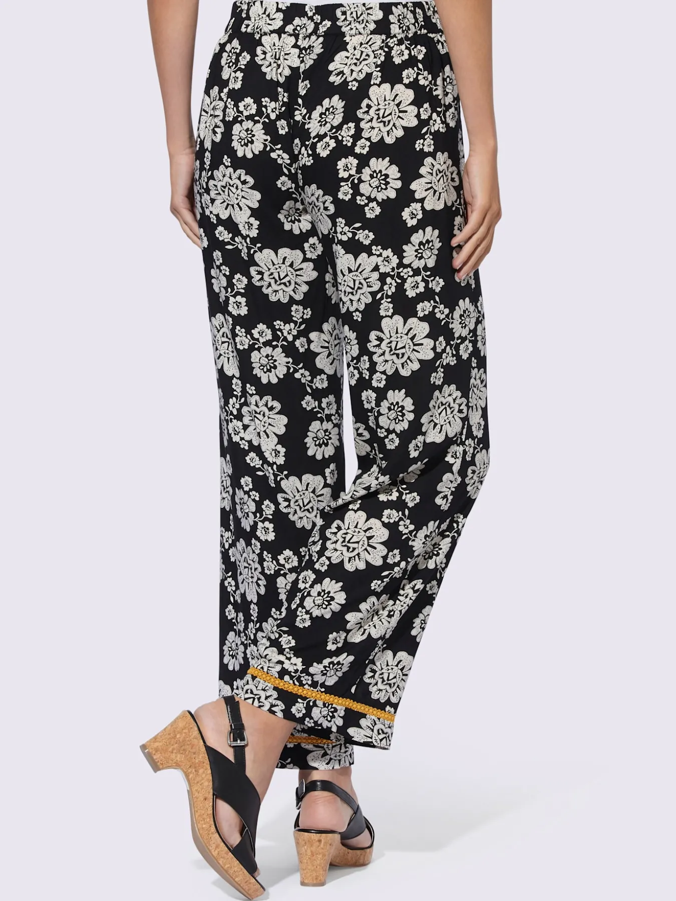 Pantalon imprimé motif floral