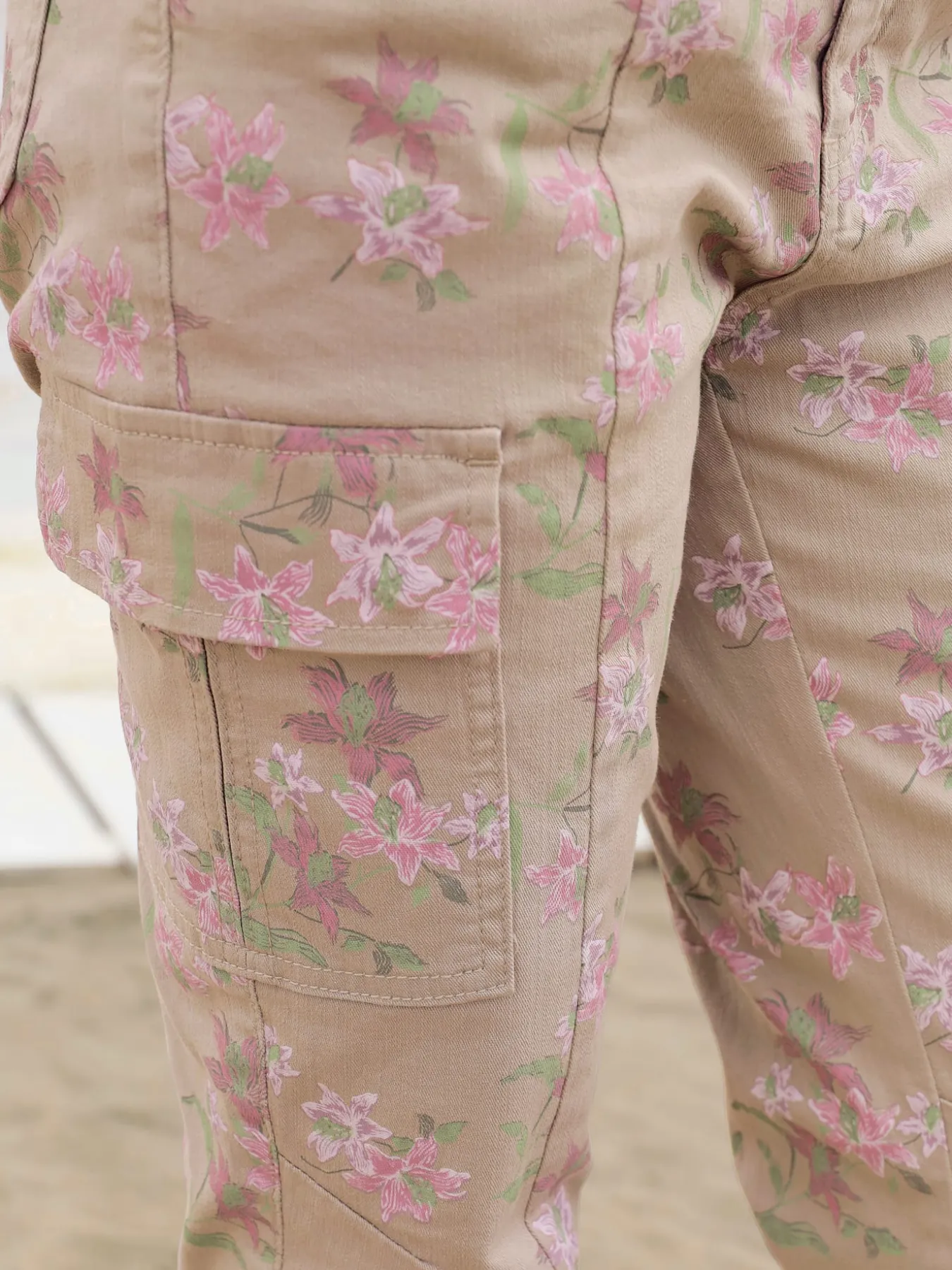 Pantalon imprimé poches cargo plaquées