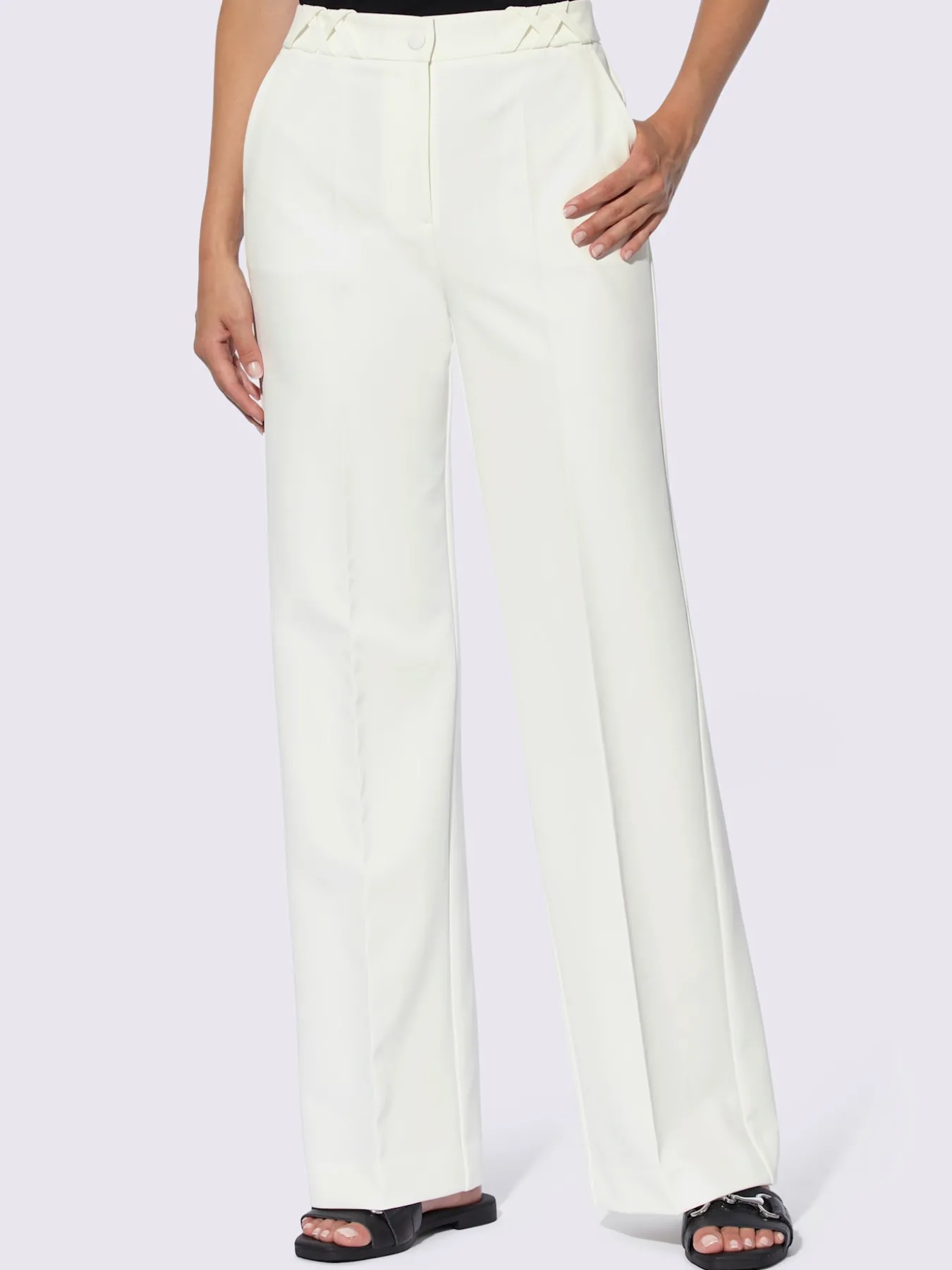 Pantalon tailleur coupe droite aux jambes