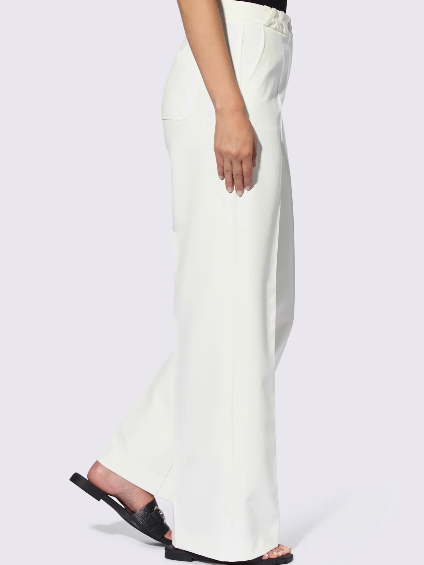 Pantalon tailleur coupe droite aux jambes