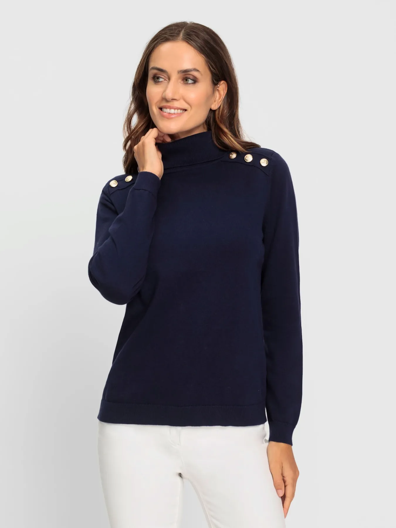 Pull à col roulé beaux boutons fantaisie.