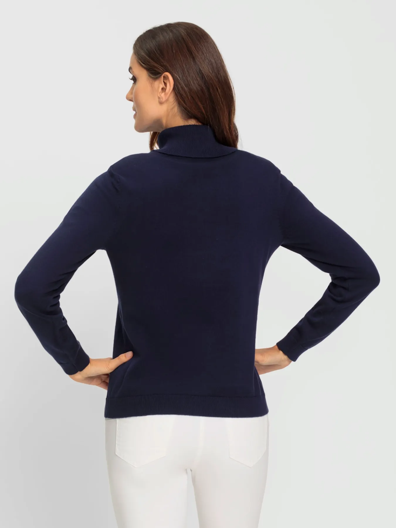 Pull à col roulé beaux boutons fantaisie.