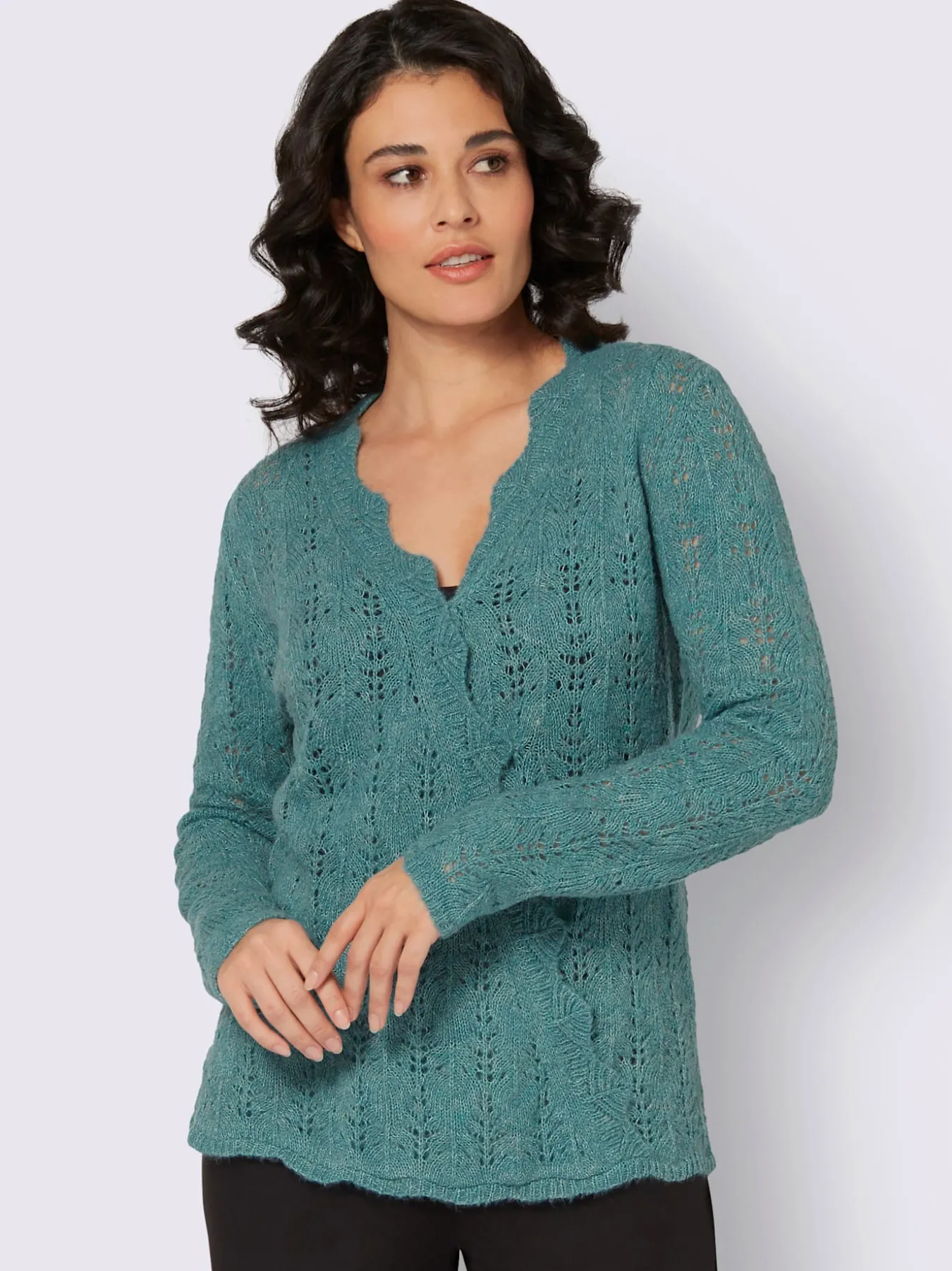 Pull ajouré bord ondulé élégant