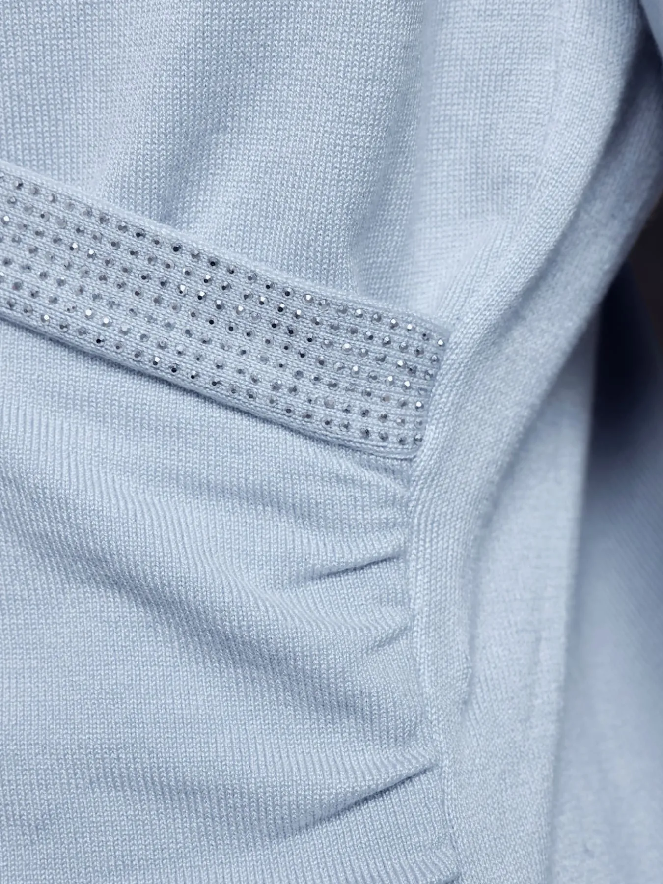 Pull cache-cœur conception soignée
