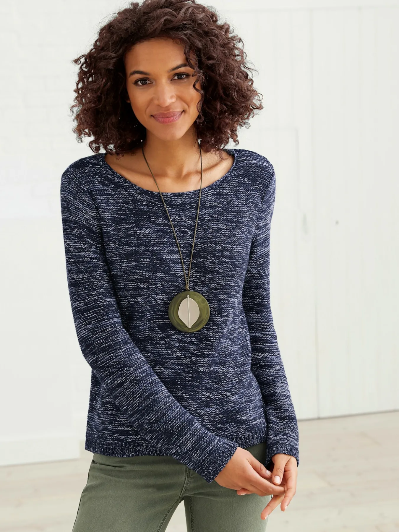 Pull chiné encolure ronde finitions côtelées avec le dos plus long