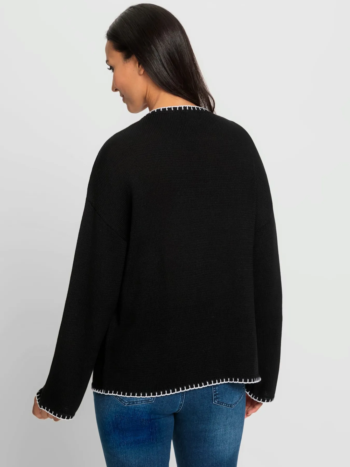 Pull détails contrastés