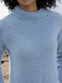 Pull en tricot col corolle