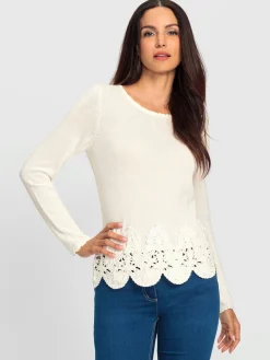 Pull en tricot fin superbe broderie de cordonnet