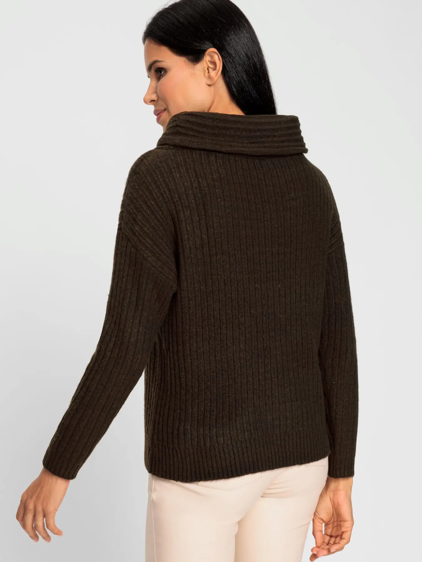 Pull en tricot grand col roulé