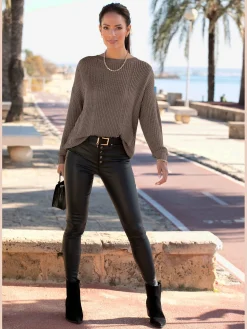 Pull en tricot large encolure ronde