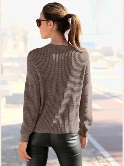 Pull en tricot large encolure ronde