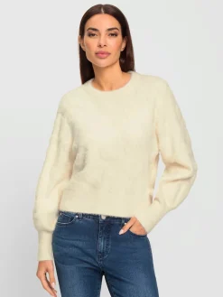 Pull en tricot motif maille moderne